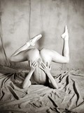 camera-closely-films-hot-babe-from-behind-with-focus-on-her-tattooed-back-and-ass