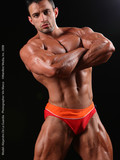 bodybuilder-shows-off-his-amazing-muscled-body-and-exposes-his-love-stick
