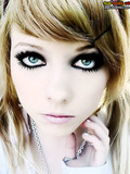here-is-a-dozen-of-homemade-photos-featuring-young-girlfriends-with-beautiful-eyes